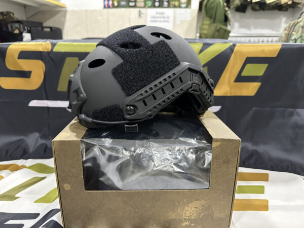 Airsoft Kaciga / Helmet Crna