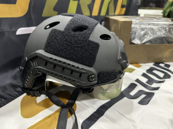 Airsoft Kaciga / Helmet Crna