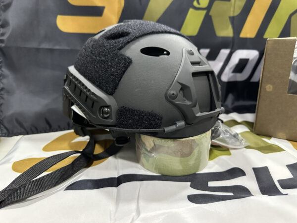Airsoft Kaciga / Helmet Crna
