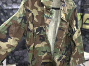 35. autenticna jakna US Army Woodland BDU