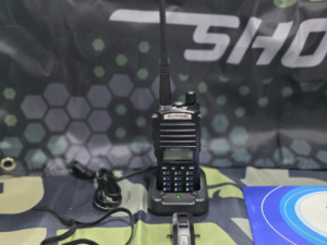 BaoFeng UV-82 + taktički PTT kabal sa 2-pin konektorom